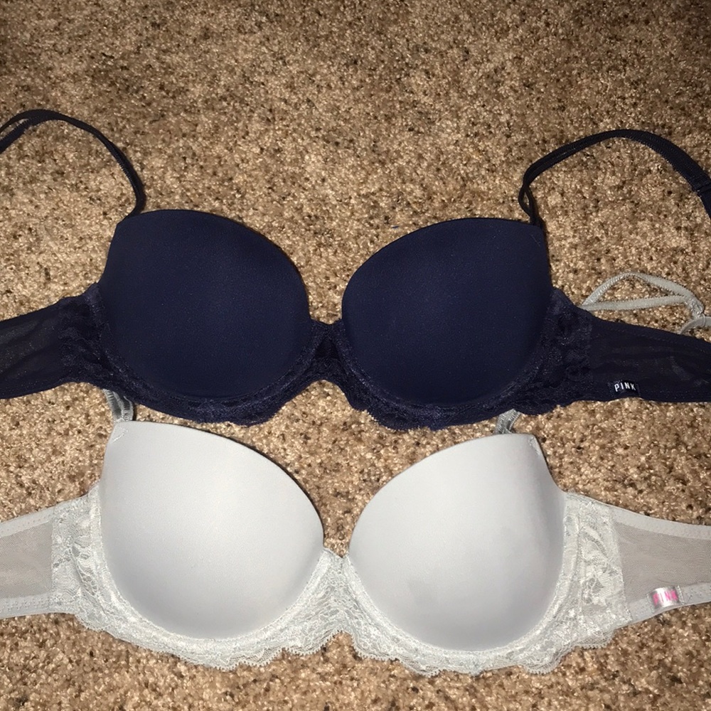 2 PINK VS BRAS BARELY WORN!!